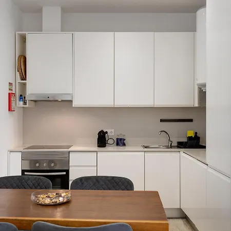 Apartment Baixa Garden 2br And Patio Perfect For Families